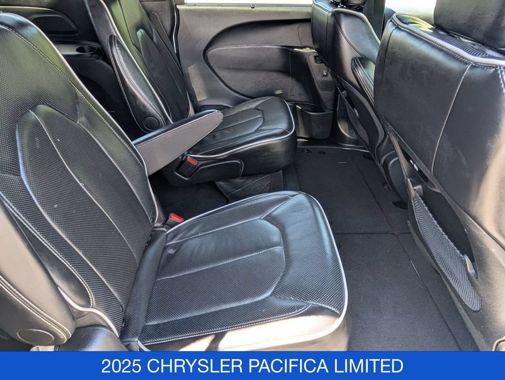 Used 2025 Chrysler Pacifica Limited FWD image 33