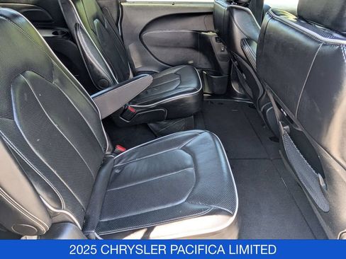 Used 2025 Chrysler Pacifica Limited FWD image 33