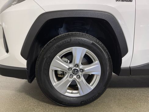 Used 2021 Toyota RAV4 LE AWD/4WD image 11