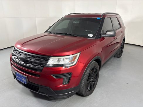 Used 2019 Ford Explorer XLT FWD image 5