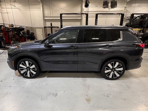 Used 2025 Mitsubishi Outlander SEL image 4
