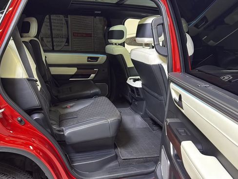 Used 2023 Toyota Sequoia Capstone AWD/4WD image 28
