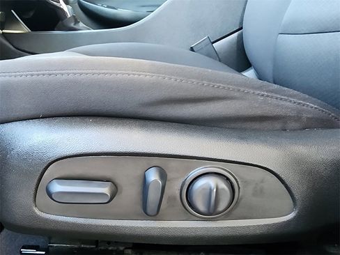 Used 2023 Chevrolet Malibu LT image 16