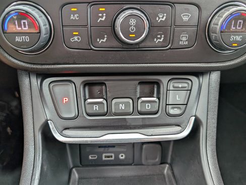 Used 2021 GMC Terrain SLT w/ Elevation Edition FWD image 30