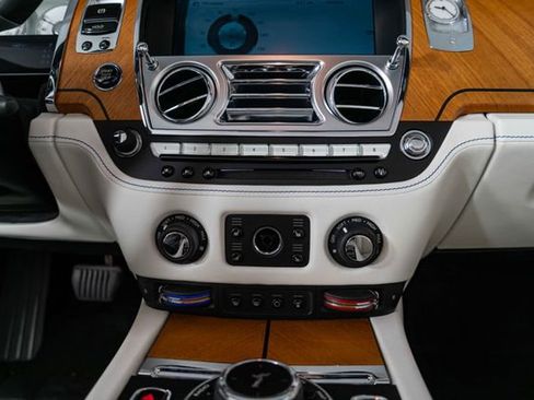 Used 2017 Rolls-Royce Dawn image 23