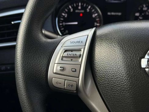 Used 2016 Nissan Rogue S AWD/4WD image 11