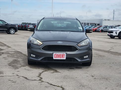 Used 2017 Ford Focus SEL w/ Cold Weather Package FWD image 2