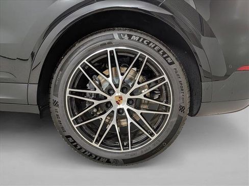 New 2026 Porsche Cayenne image 27