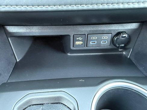 Used 2022 Toyota Highlander XLE AWD/4WD image 42