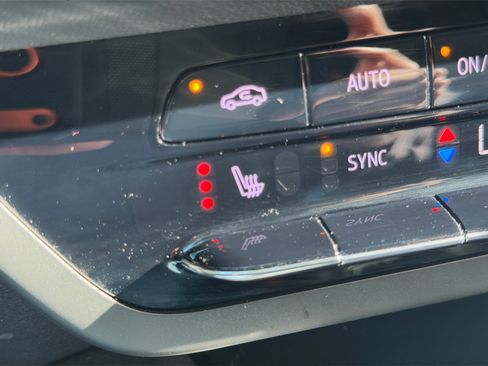 Used 2023 Buick Envision Essence AWD/4WD image 20