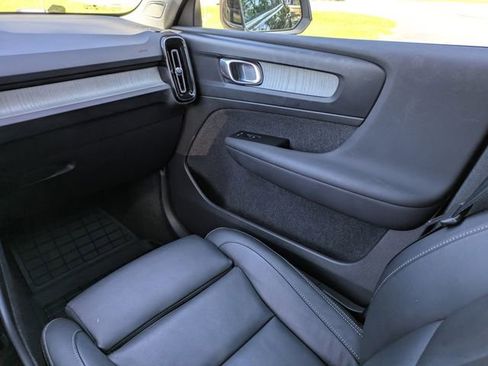 Certified 2023 Volvo XC40 B5 Plus w/ Protection Package Premier AWD/4WD image 22