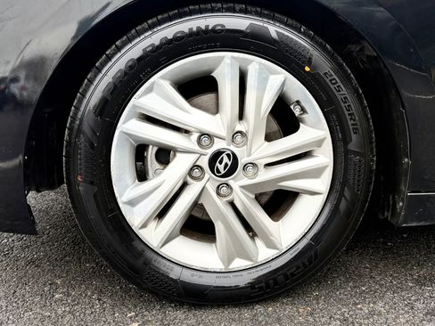 Used 2019 Hyundai Elantra SEL FWD image 43