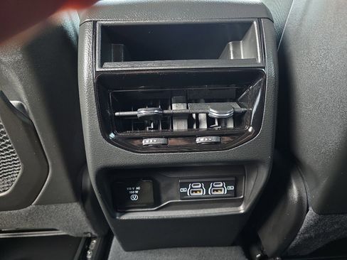 Used 2024 Jeep Grand Cherokee Altitude image 20