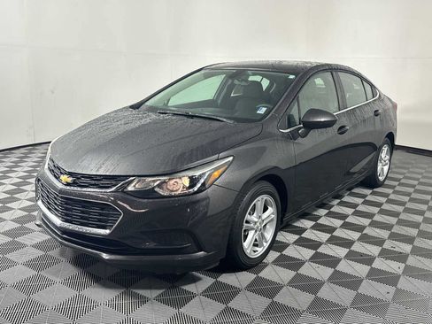 Used 2017 Chevrolet Cruze LT w/ Convenience Package FWD image 3