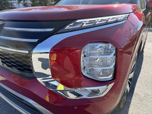 Used 2025 Mitsubishi Outlander SE image 10
