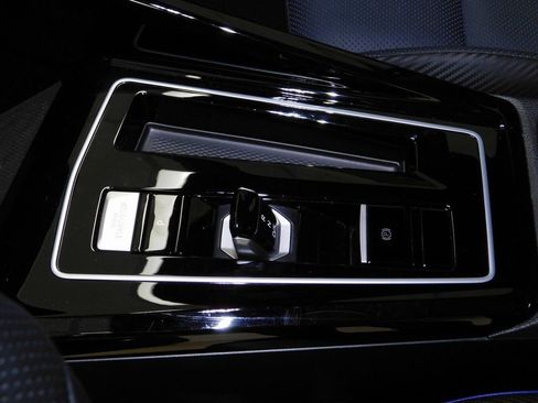 Used 2025 Volkswagen Golf image 38