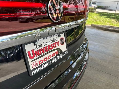 Used 2025 Volkswagen Atlas Cross Sport SE AWD/4WD image 19