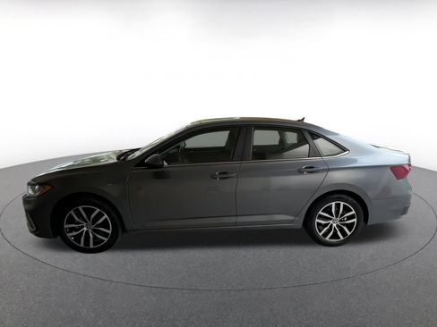 Used 2025 Volkswagen Jetta SE image 9