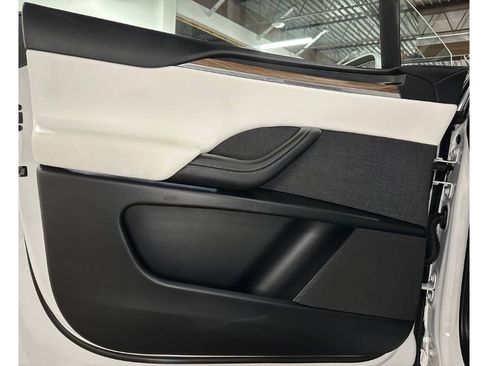 Used 2024 Tesla Model X Base image 18