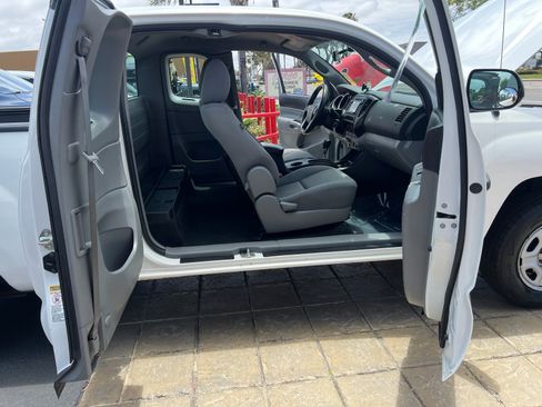Used 2015 Toyota Tacoma 2WD Access Cab image 24