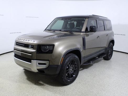 Used 2025 Land Rover Defender 110 S AWD/4WD image 4