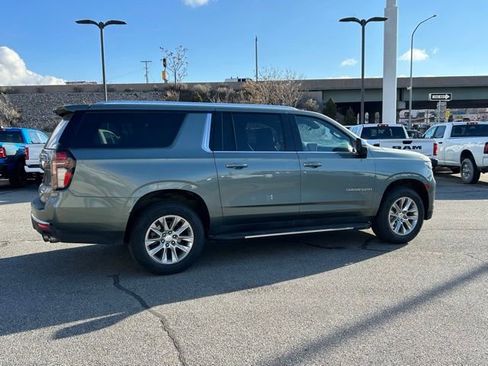 Used 2023 Chevrolet Suburban Premier image 8