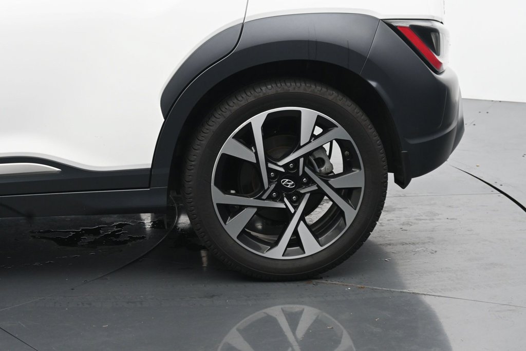 Used 2023 Hyundai Kona Limited FWD image 13