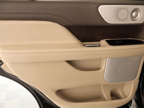 Used 2022 Lincoln Navigator Reserve AWD/4WD image 19