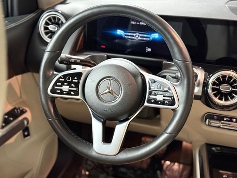 Used 2022 Mercedes-Benz GLB 250 4MATIC image 12