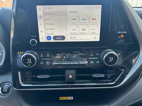 Used 2023 Toyota Highlander XLE image 27