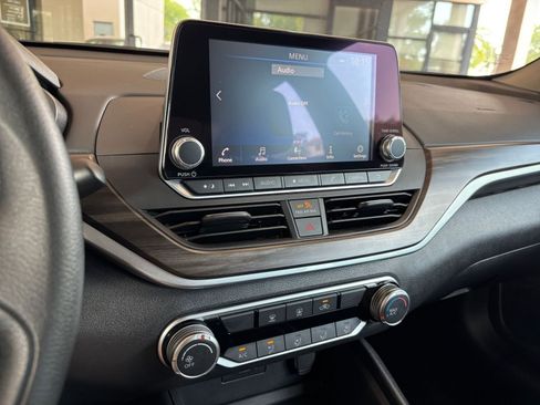 Used 2025 Nissan Altima 2.5 SV FWD image 17