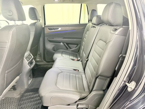 Used 2025 Volkswagen Atlas SEL image 12