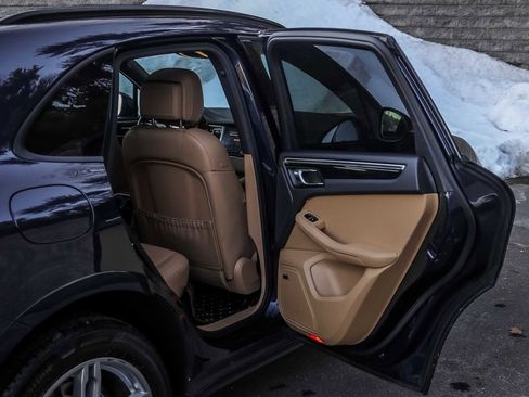 Used 2017 Porsche Macan image 16