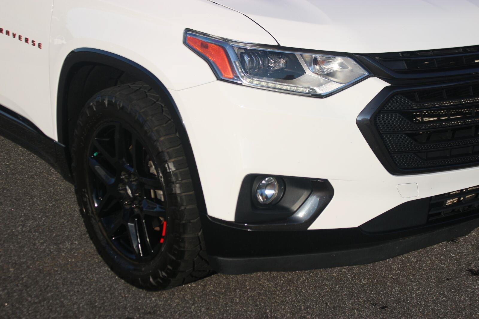 Used 2021 Chevrolet Traverse Premier w/ Redline Edition FWD image 9