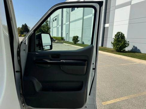 Used 2015 Nissan NV 2500 SL image 16