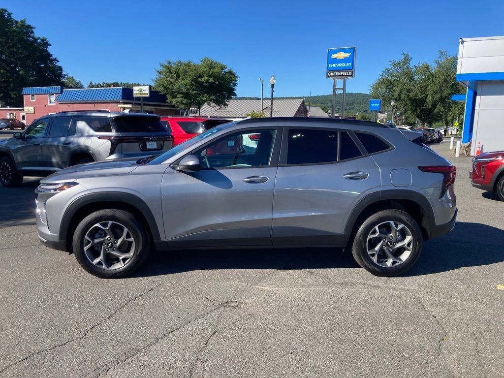 Used 2024 Chevrolet Trax LT w/ Driver Confidence Package FWD image 26