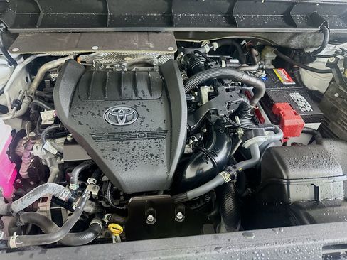 Used 2023 Toyota Highlander XLE FWD image 32