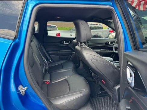 Used 2025 Jeep Compass Trailhawk AWD/4WD image 12