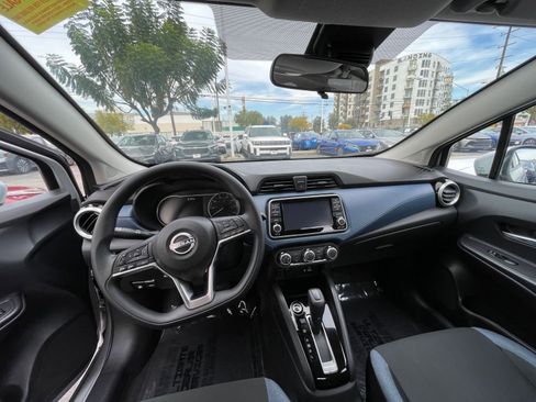 Used 2025 Nissan Versa SV image 33