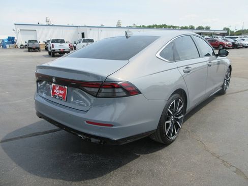 Used 2025 Honda Accord Touring image 5