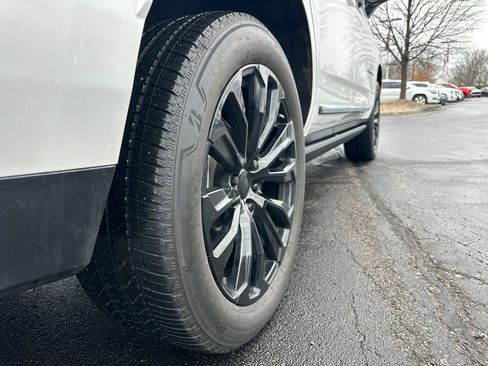 Used 2024 GMC Yukon Denali w/ Denali Reserve Package image 6