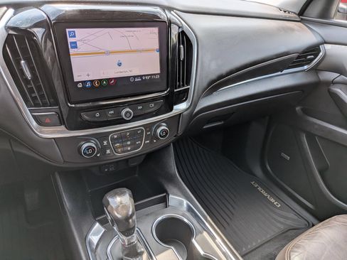 Used 2021 Chevrolet Traverse RS FWD image 23