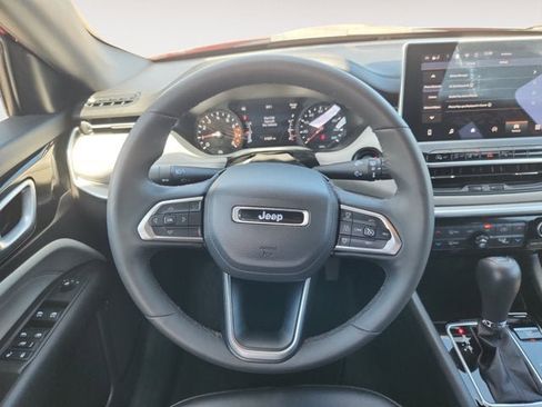 Used 2025 Jeep Compass Limited AWD/4WD image 12