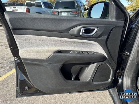 Used 2022 Jeep Compass Latitude image 25