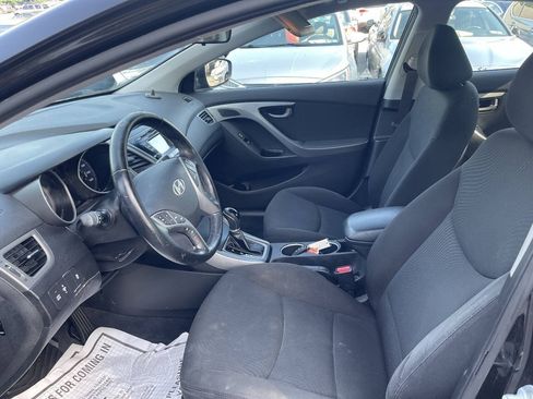 Used 2015 Hyundai Elantra SE w/ Option Group 03 FWD image 10