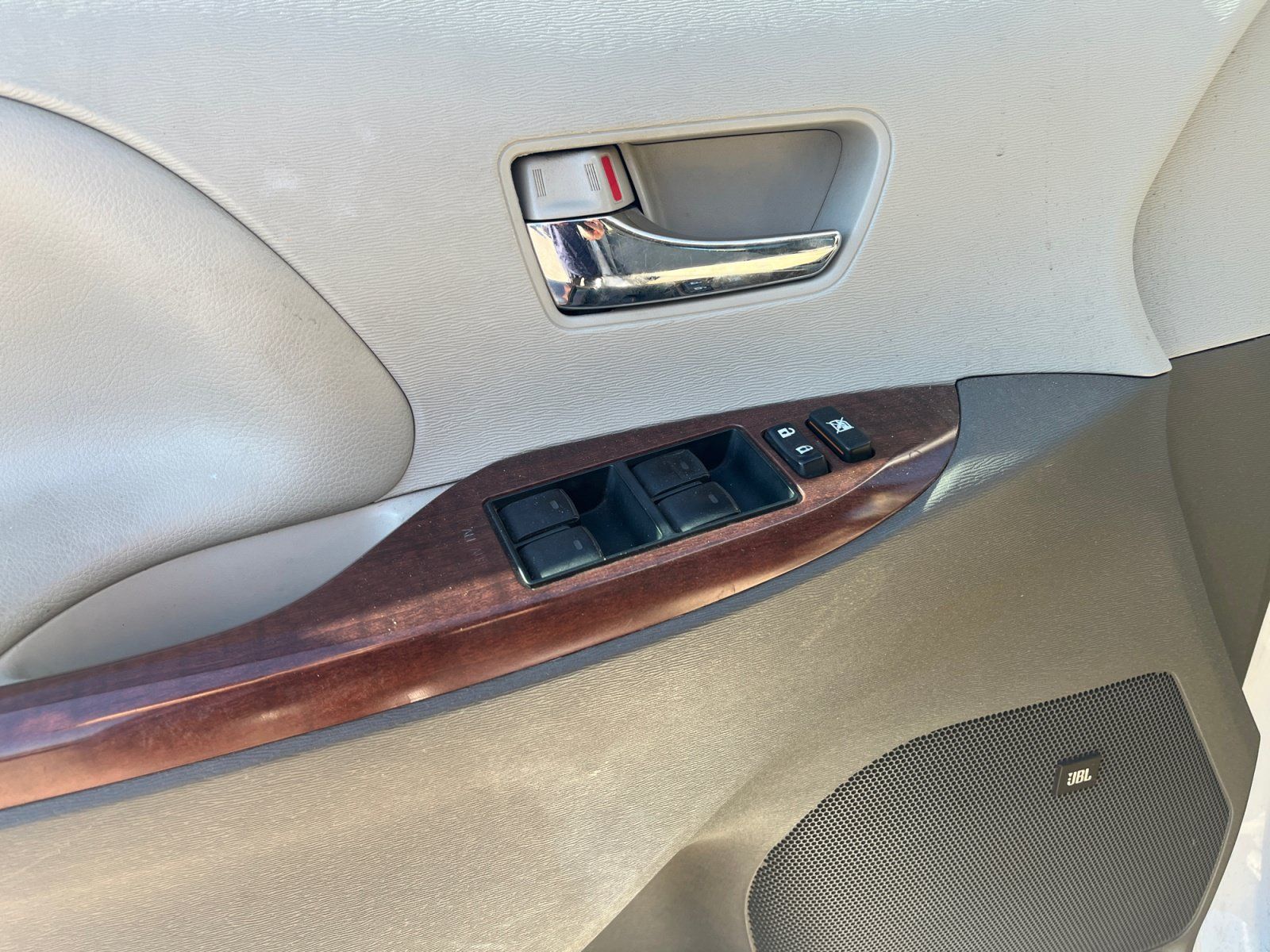 Used 2014 Toyota Sienna XLE w/ XLE Premium Package FWD image 17