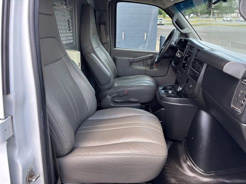 Used 2016 Chevrolet Express 2500 RWD image 17
