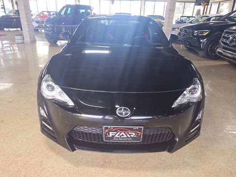 Used 2015 Scion FR-S image 2
