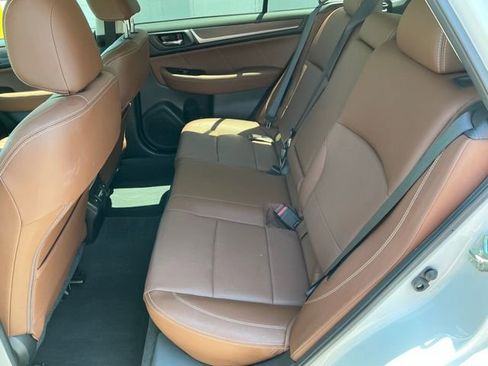 Used 2018 Subaru Outback 3.6R Touring AWD/4WD image 10