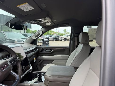 New 2026 GMC Yukon Elevation AWD/4WD image 12
